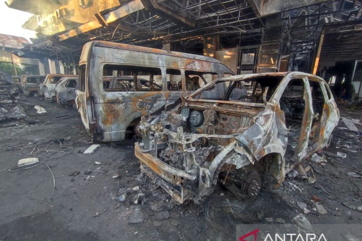 BPBD catat 67 mobil terbakar dalam kasus pembakaran Kantor DPRD Makassar