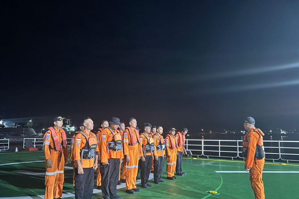 Basarnas Kendari cari delapan korban kapal tenggelam di Perairan Wawonii Sutra