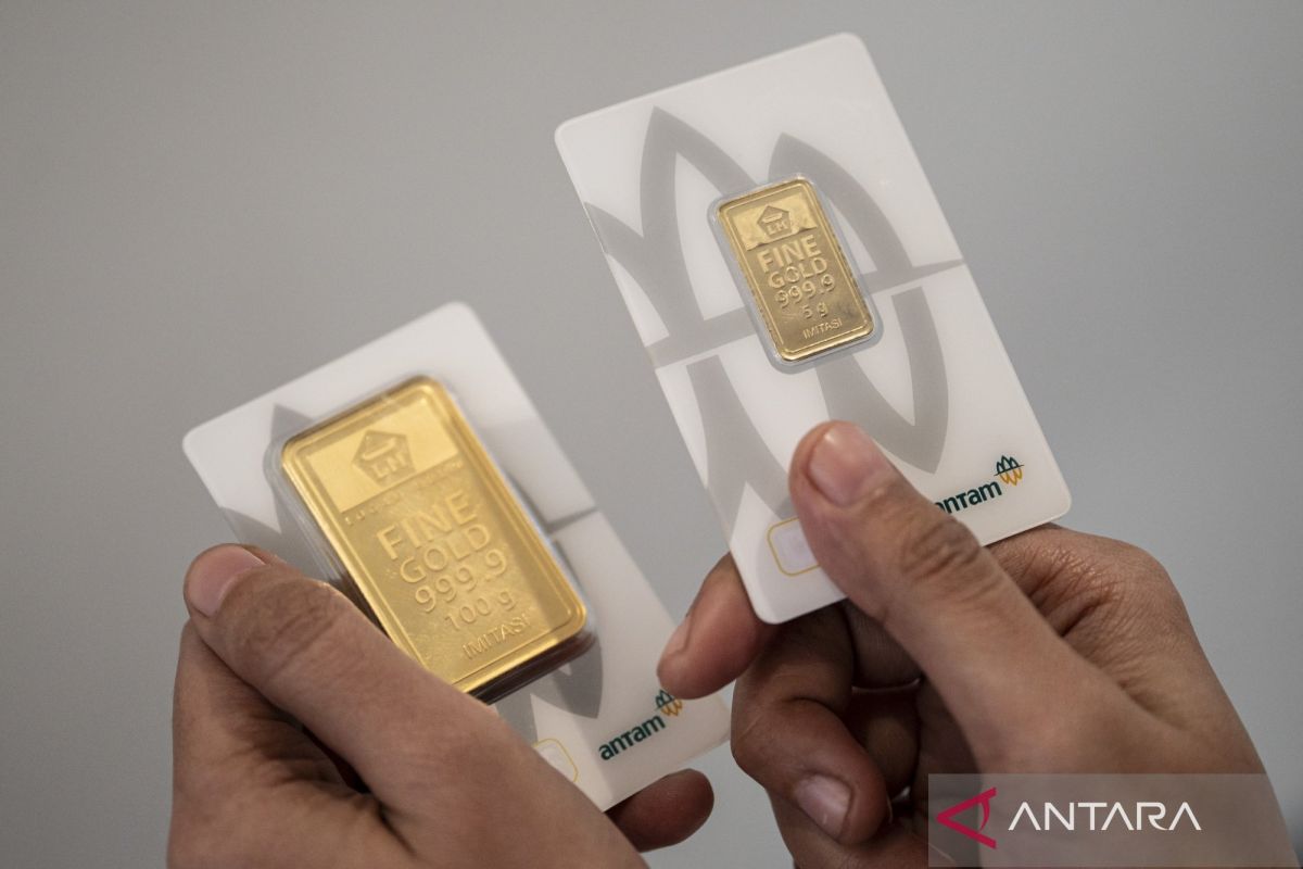 Harga emas Antam dan Galeri24 turun, UBS naik