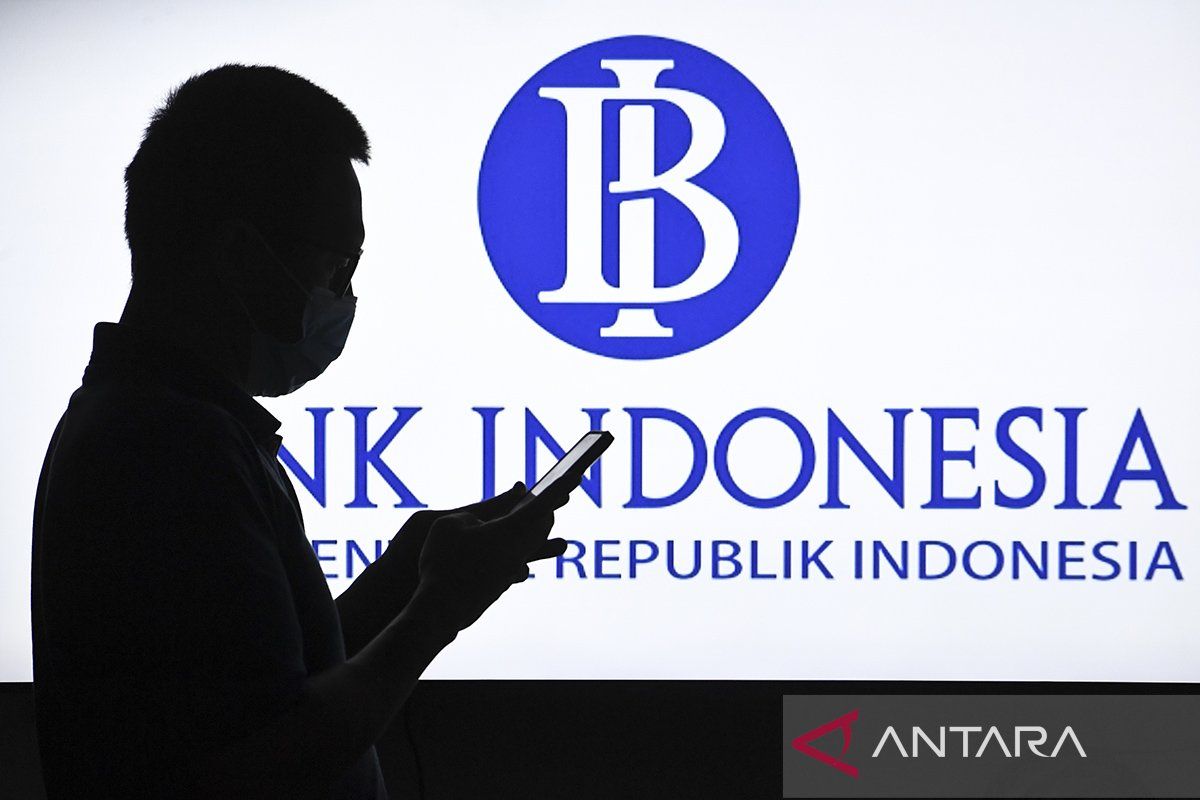 LPEM: BI perlu evaluasi Efektivitas kebijakan, tahan BI-Rate di 5 persen