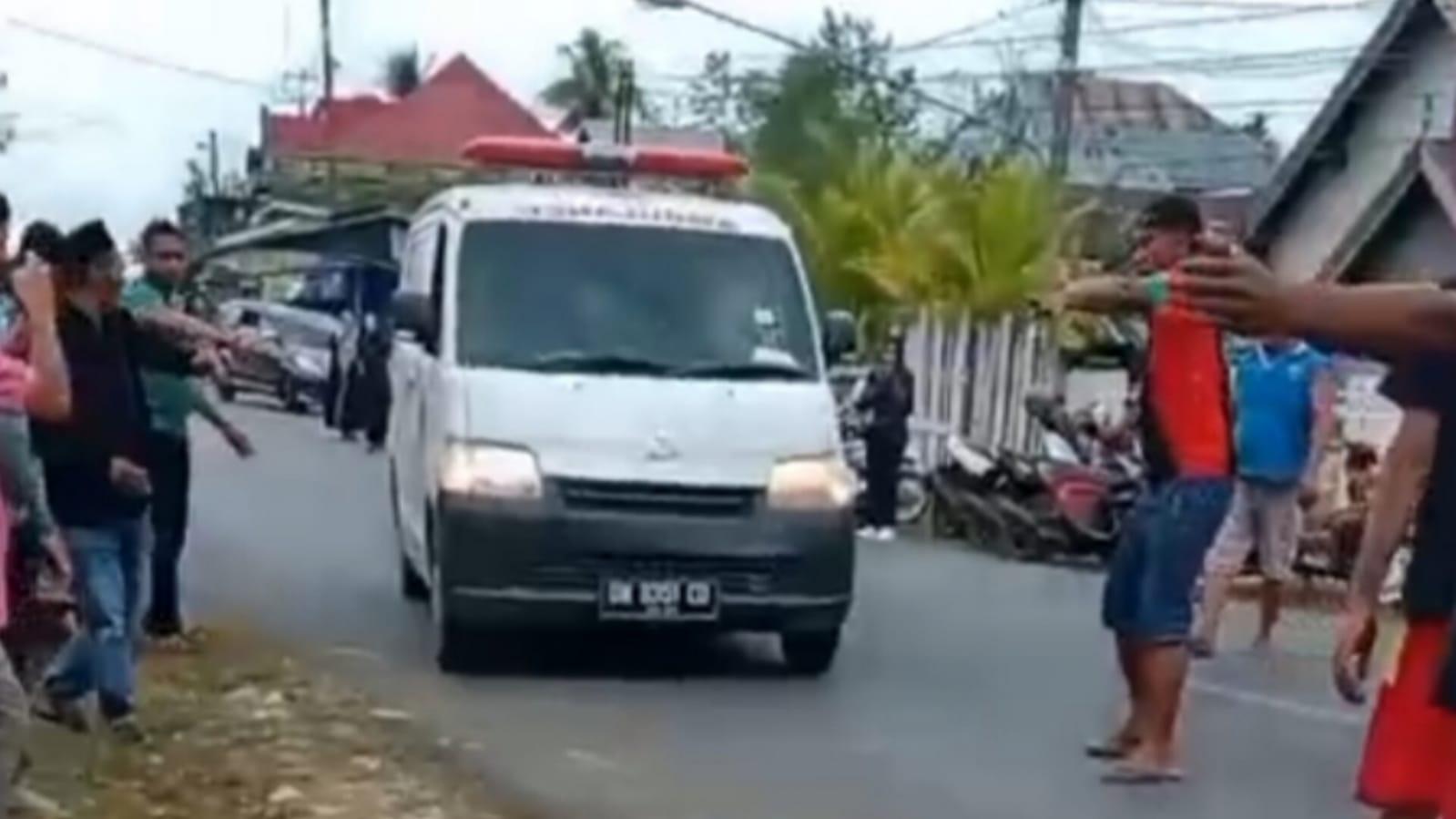 Tiba di Muna Sulawesi Tenggara, Tangis Keluarga Sambut Jasad Mahasiswa Universitas Negeri Gorontalo – Portal Kendari