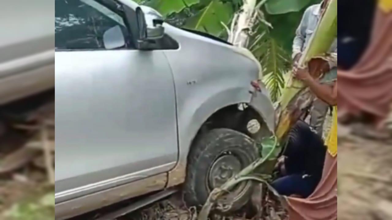 Mobil Seruduk Pohon Pisang di Desa Matarawa Muna, Warga Kecelakaan Tunggal saat Latihan Mengemudi – Portal Kendari