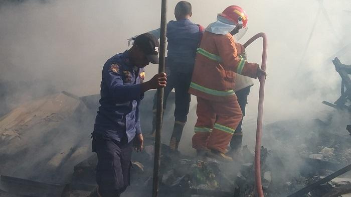 Kebakaran di Puuwatu Kendari Diduga Akibat Korsleting Listrik, 1 Rumah Hangus Dilalap Api – Portal Kendari