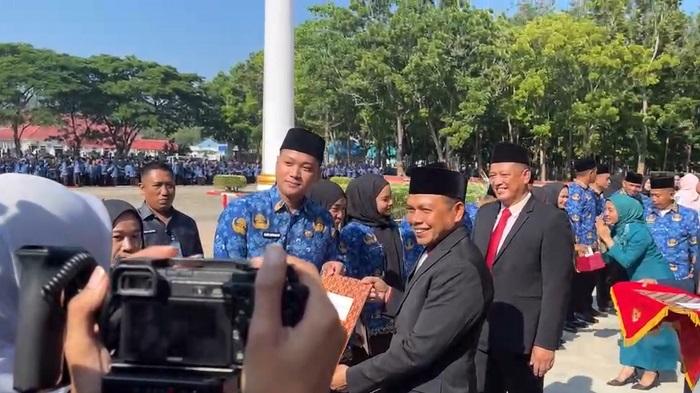 2.927 PPPK di Konawe Terima SK, Bupati Yusran Akbar Tegaskan Kontrak 1 Tahun, Kinerja Tentukan Nasib – Portal Kendari