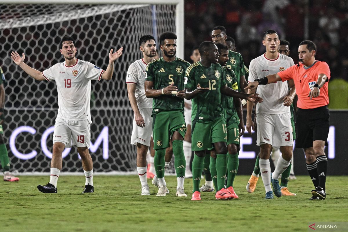 FIFA dan AFC tolak protes PSSI soal wasit Kuwait di laga Indonesia vs Arab Saudi