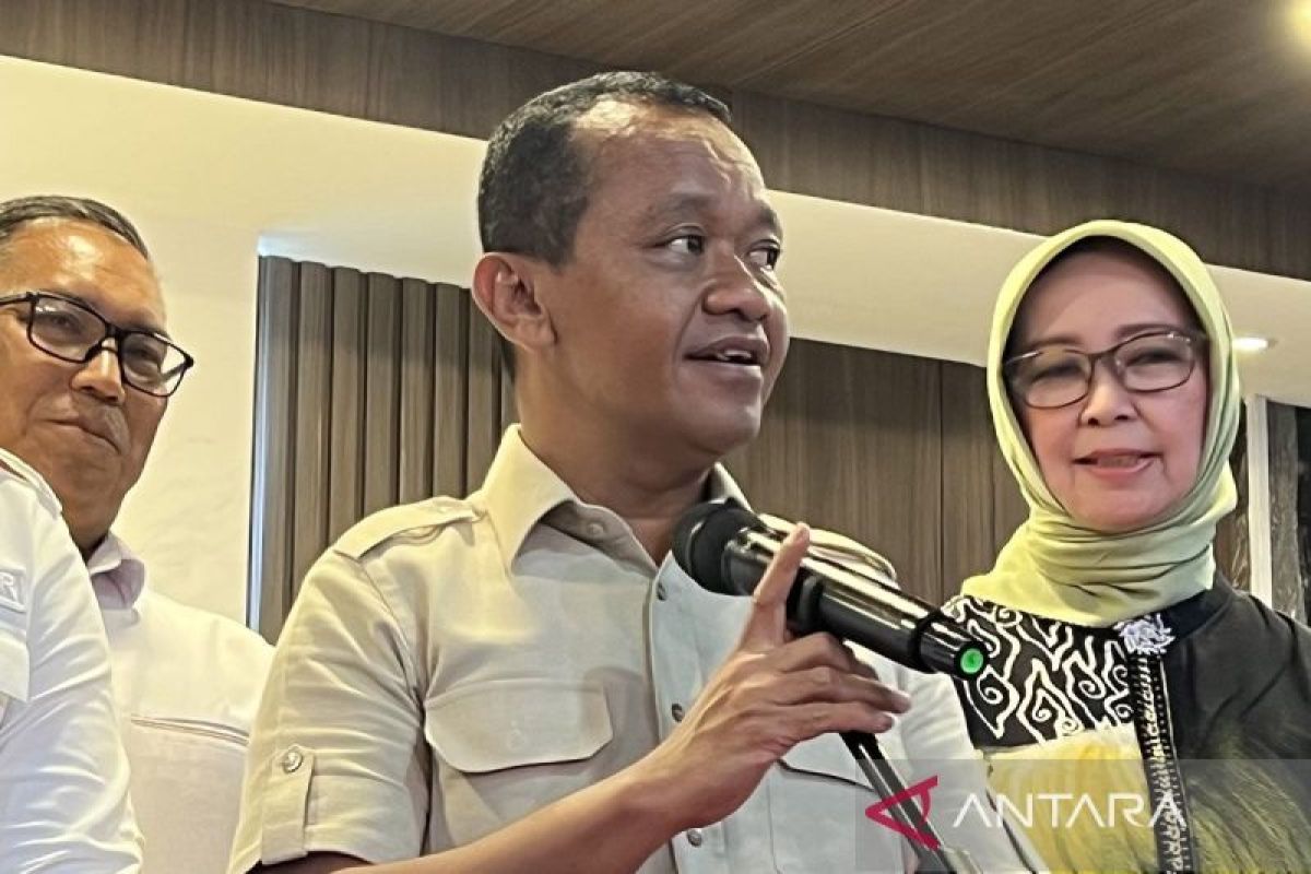 Ekonomi kemarin, divestasi Freeport sampai usulan soal gaji PNS daerah