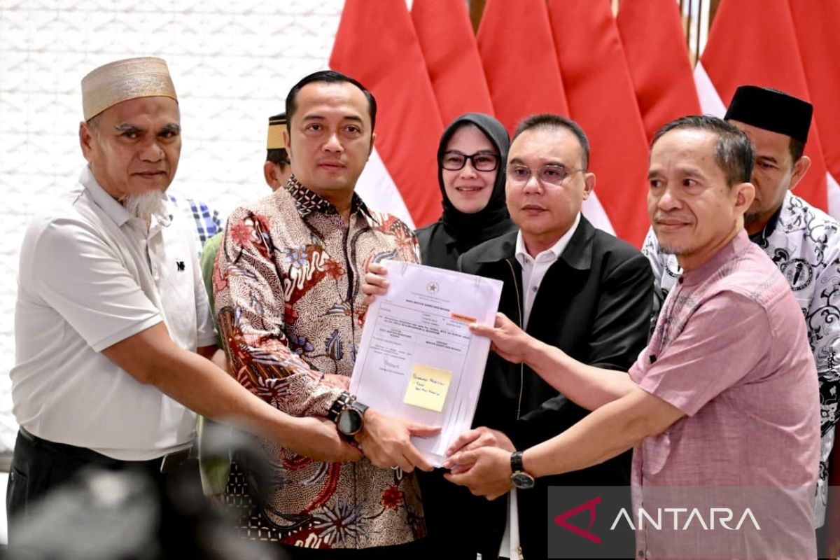 Prabowo pulihkan nama baik dua guru Luwu Utara yang dihukum karena membantu guru honorer