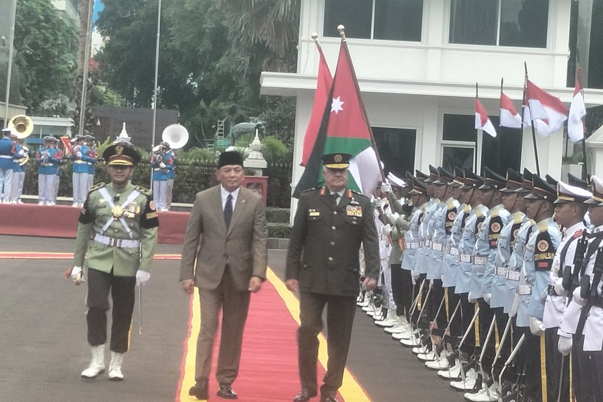 Upacara Militer iringi kunjungan Kepala Staf Gabungan Yordania ke Kemenhan RI